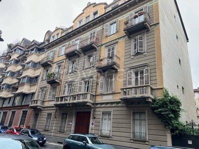 Appartamento in vendita a Torino via Pastrengo