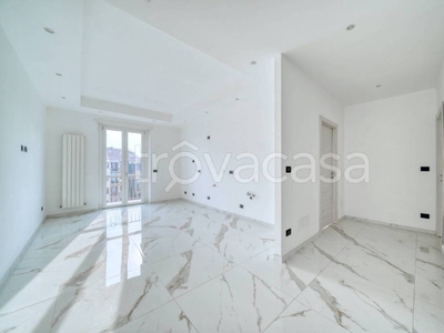 Appartamento in vendita a Torino via Perosa, 74