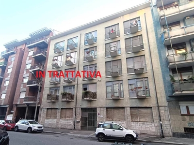 Appartamento in vendita a Torino via Poirino