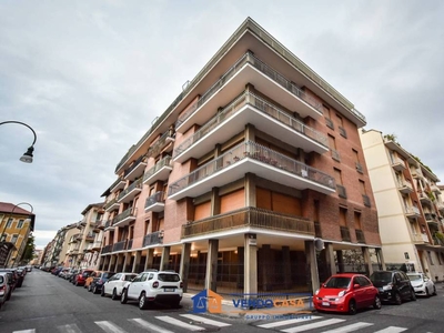 Appartamento in vendita a Torino via Revello, 47