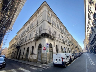 Appartamento in vendita a Torino via Santa Chiara