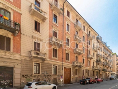 Appartamento in vendita a Torino via Santa Giulia, 10