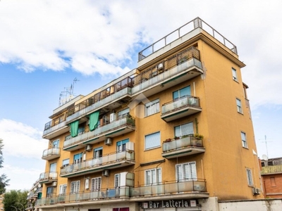 Appartamento in vendita a Torino via tunisi 43