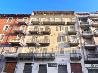 Appartamento in vendita a Torino via Vibò 48