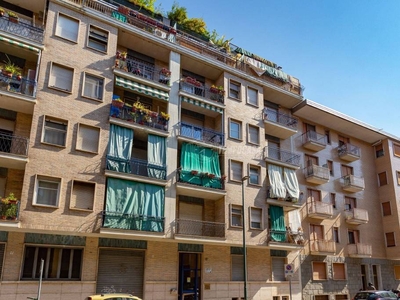 Appartamento in vendita a Torino via Viverone 12