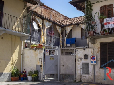 Appartamento in vendita a Villafranca Piemonte piazza Santissima Annunziata, 2