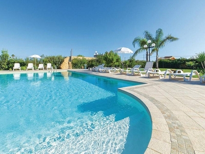 Appartamento per vacanze in un complesso turistico con piscina comunale e parco giochi vicino a Mars