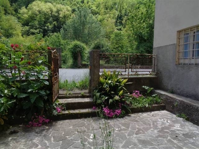 Casa in vendita in Borgo a Mozzano, Italia