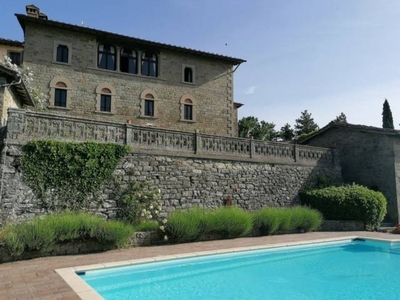 Casa in vendita in Caprese Michelangelo, Italia