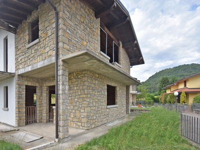 Casa in vendita in Solto Collina, Italia