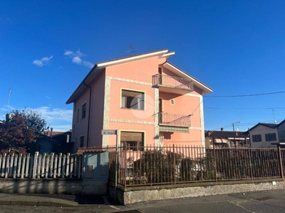 Casa Indipendente in vendita a Villafranca Piemonte via Pasubio, 2