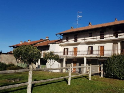 Casa Indipendente in vendita ad Agrate Conturbia via Castello