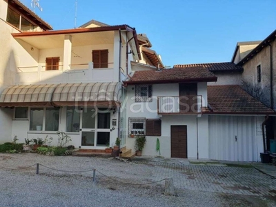 Casa Indipendente in vendita ad Agrate Conturbia vicolo Castello, 8/e