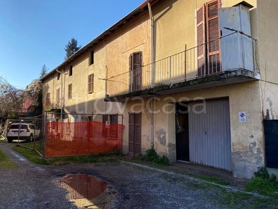 Casa Indipendente in vendita ad Arona via Filippo Turati