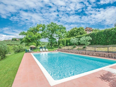 Casa vacanze indipendente in un complesso turistico con piscina comune a Barberino Val d'Elsa, nella