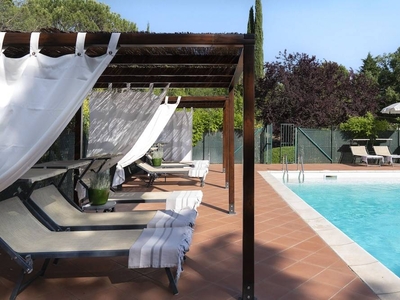 Casale a Arezzo con giardino, barbecue e piscina