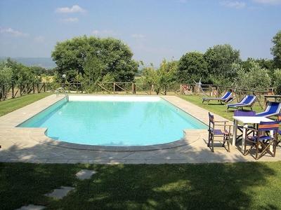 Casale in pietra con piscina vicino a Cortona