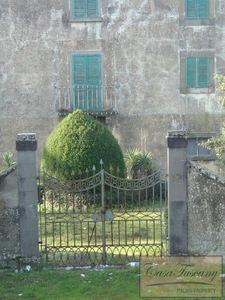 Fantastica tenuta autentica da ripristinare vicino a Cortona