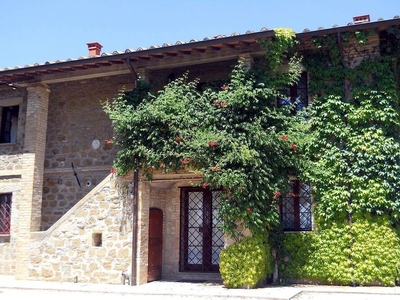 Fattoria con piscina vicino ad Assisi e Perugia, in una tenuta vinicola