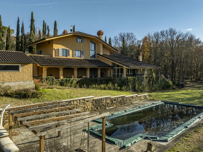 Prestigiosa villa con piscina vicino ad Arezzo