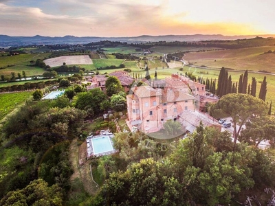 Prestigiosa villa di 780 mq in vendita Montepulciano, Italia