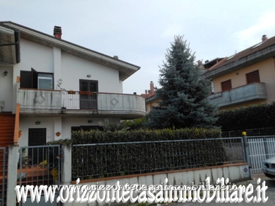 Villa a schiera in vendita a Folignano