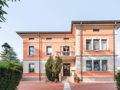Prestigiosa villa di 625 mq in vendita, Caprino Veronese, Veneto