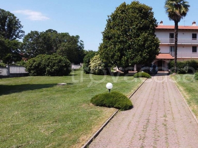 Villa in in vendita da privato ad Agrate Conturbia via Roma, 17