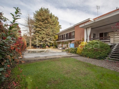 Villa in vendita a Valperga strada Liveri, 14