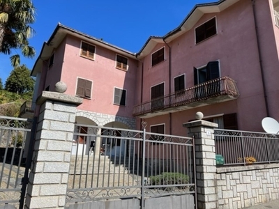 Villa in vendita ad Ameno via Fratelli Strigini,