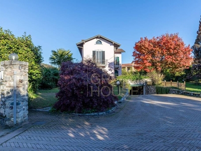 Villa in vendita ad Arona via Italia