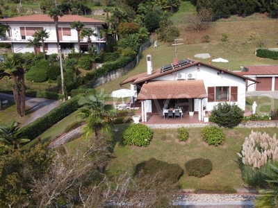 Villa in vendita ad Arona via Verbano, 63