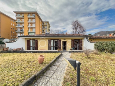 Villa in vendita ad Arona via Vittorio Veneto