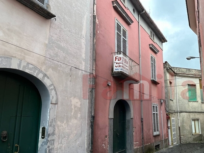 Casa indipendente con terrazzo a Baiano