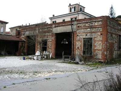 Casa vacanza 5 Locali o pi? da ristrutturare, Carrara centro