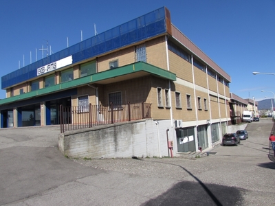 magazzino-laboratorio in vendita a Arezzo