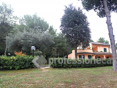 Villa con terrazzo, Civitanova Marche contrada asola