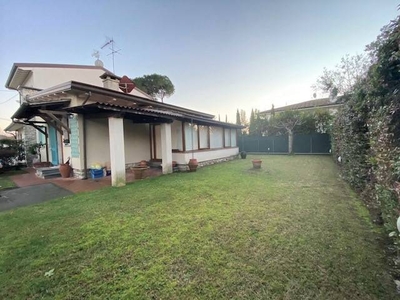 Villa in affitto, Forte dei Marmi levante