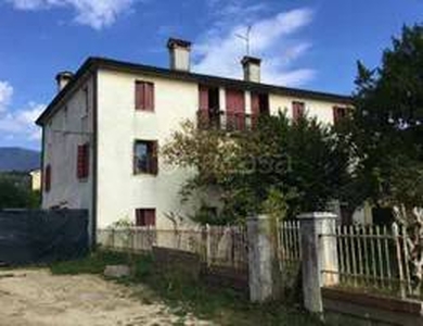 Appartamento all'asta a Castelcucco viale Trento Trieste, 41