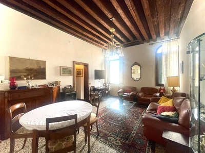 Appartamento in vendita a Venezia campo San Barnaba, 2762