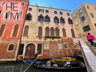 Appartamento in vendita a Venezia campo Santa Marina