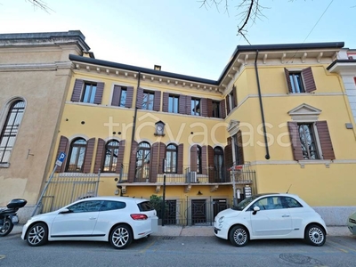 Appartamento in vendita a Verona lungadige Bartolomeo Rubele