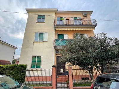 Appartamento in vendita a Verona via polesine, 4