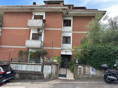 Appartamento in Vendita in Via dei Lampugnani a Roma