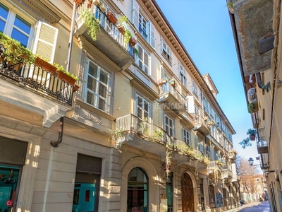 Appartamento in Vendita in Via Gian Francesco Bellezia a Torino