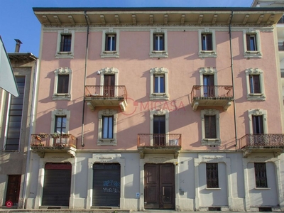 Appartamento in Vendita in Via Livigno 10 a Milano