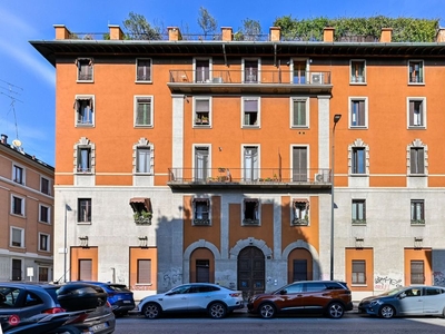 Appartamento in Vendita in Via Stresa 18 a Milano