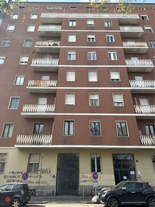 Appartamento in Vendita in Viale Papiniano a Milano