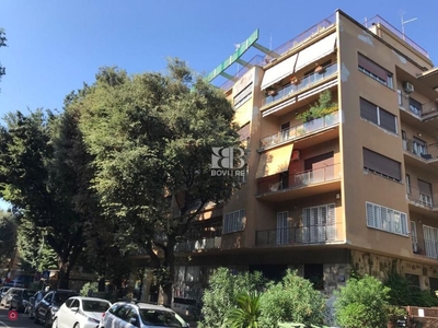Appartamento in Vendita in Viale Pasteur a Roma