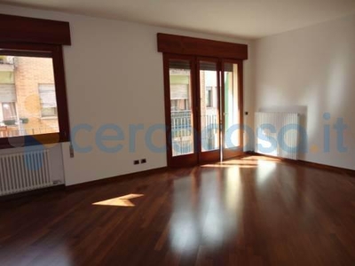 Appartamento Quadrilocale in ottime condizioni in affitto a Padova